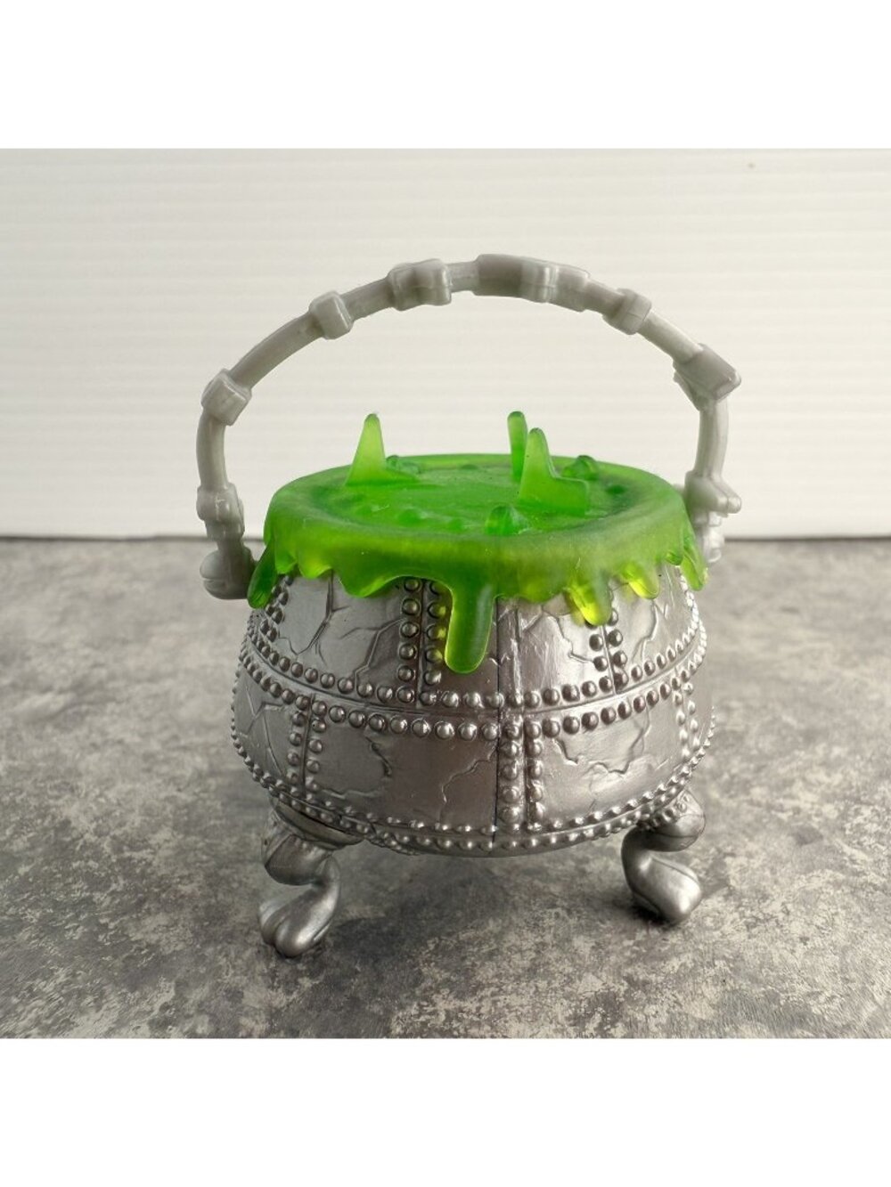 Monster High G1 Ghouls Rule Frankie Stein Doll Accessory Potion Cauldron Only